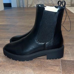 Express lug sole booties NWT